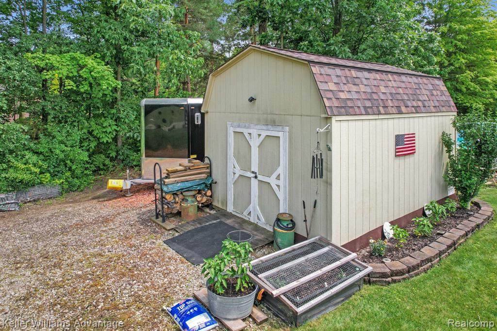 5085 HICKORY Trail, Grand Blanc, MI 48439 — Photo 12