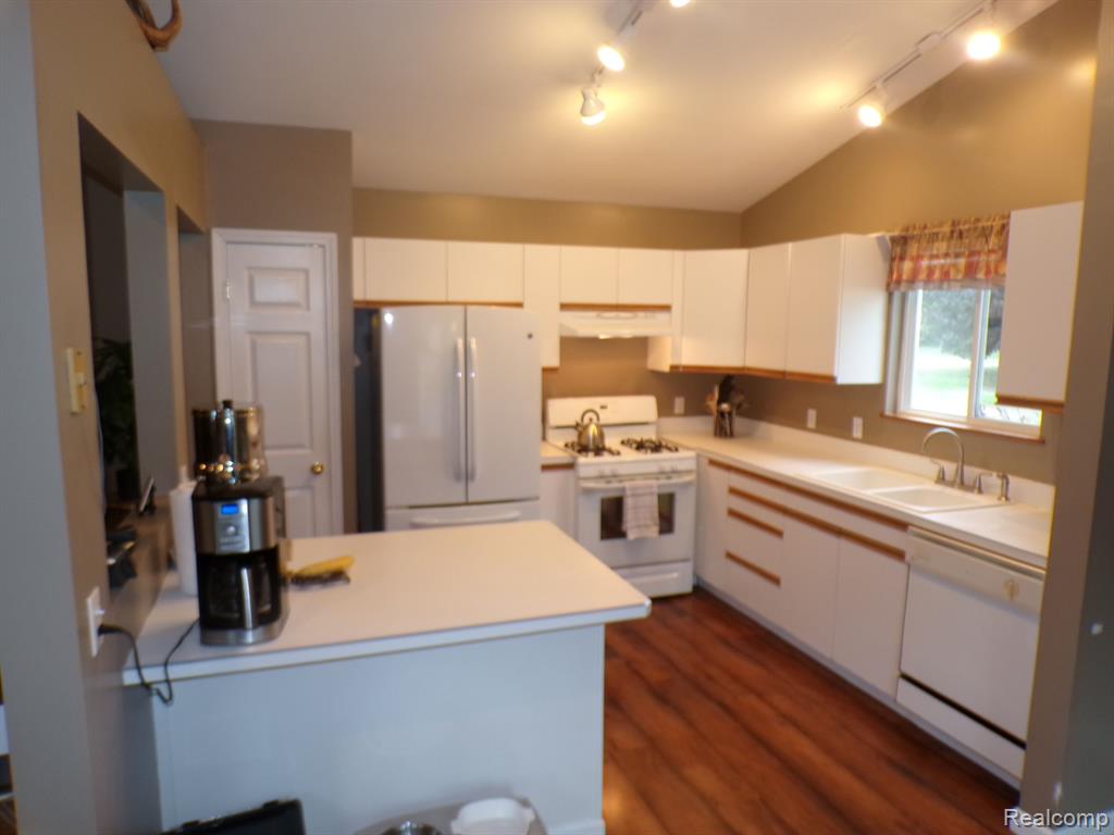 4213 CLINTONVILLE Road, Waterford, MI 48329 — Photo 7