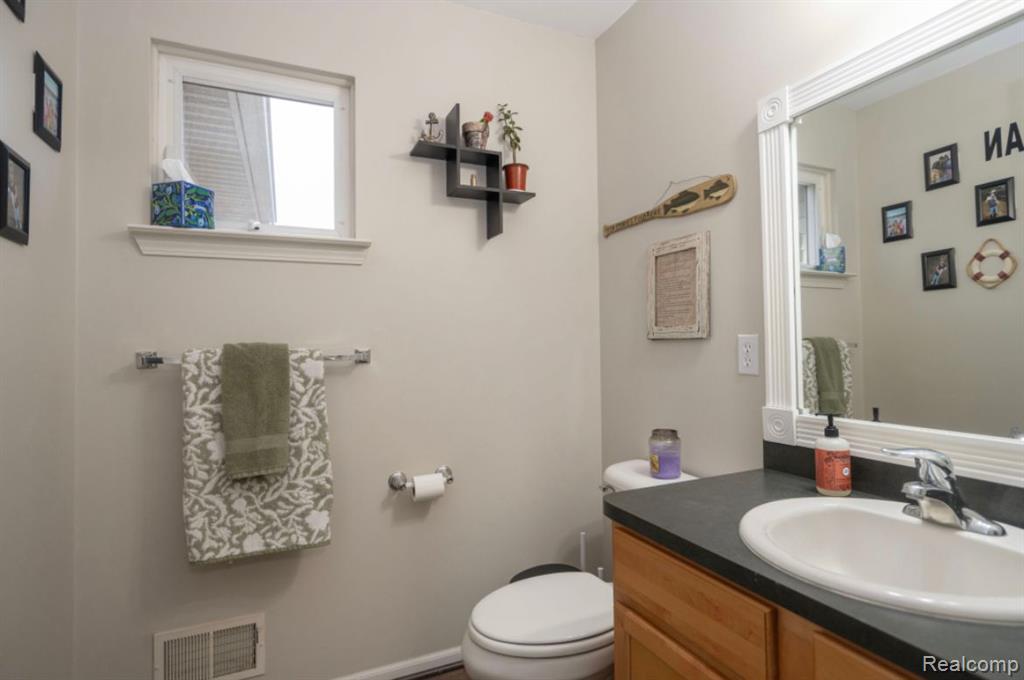 809 BROWER Road, Fowlerville, MI 48836 — Photo 19