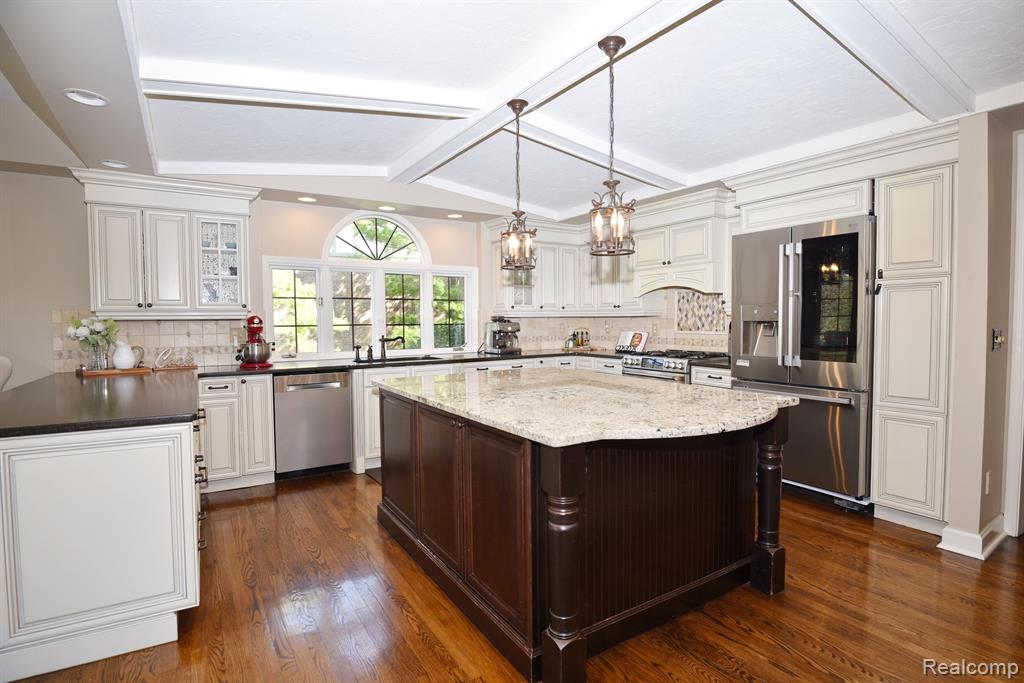 5687 GREENHILL Drive, Troy, MI 48098 — Photo 10