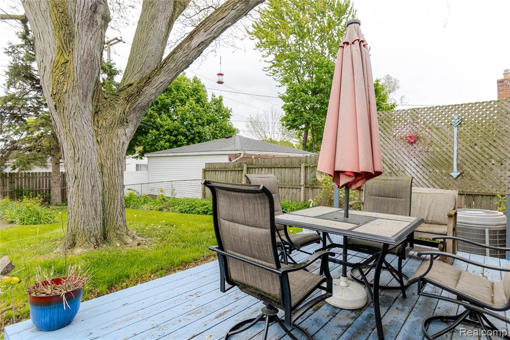 534 Henry Ruff Road, Garden City, MI — Photo 24
