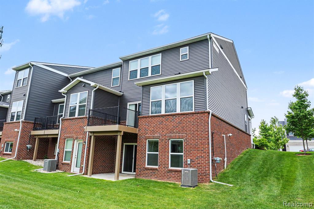 4871 Broomfield Way, Lake Orion, MI — Photo 28