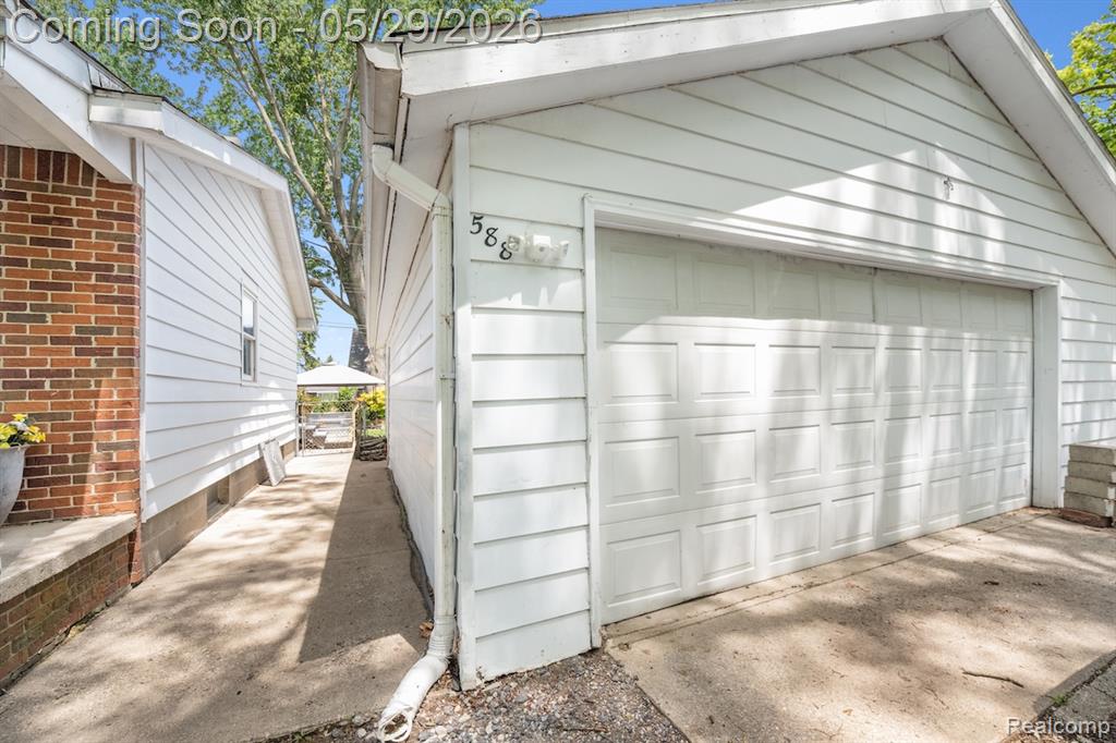 588 Illinois Street, Howell, MI 48843 — Photo 23