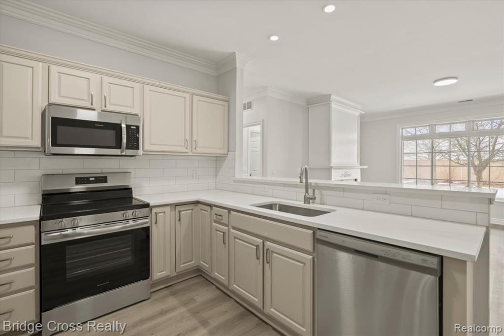 5685 Twin Oaks Drive, Sterling Heights, MI 48314 — Photo 7