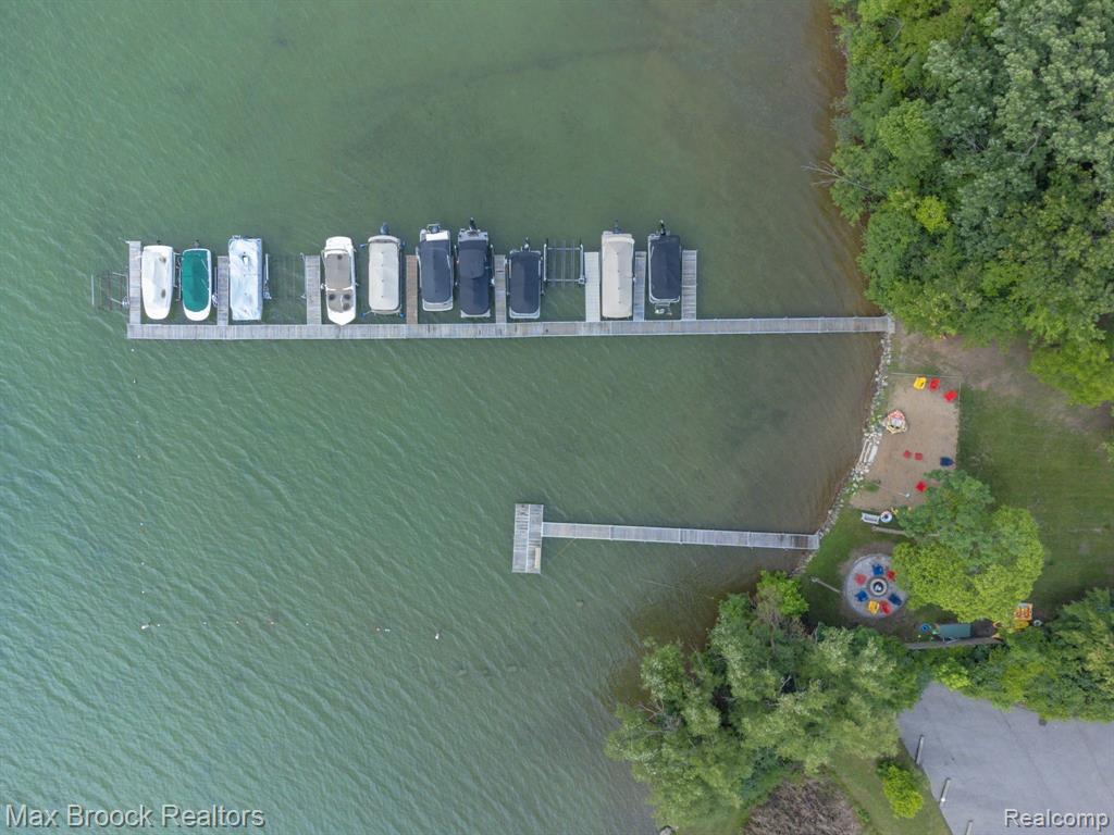 4053 HARBOR VISTA Drive, Orchard Lake Village, MI 48323 — Photo 18