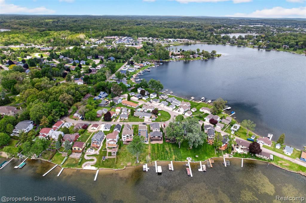 10219 Lakeside Drive, White Lake, MI — Photo 45
