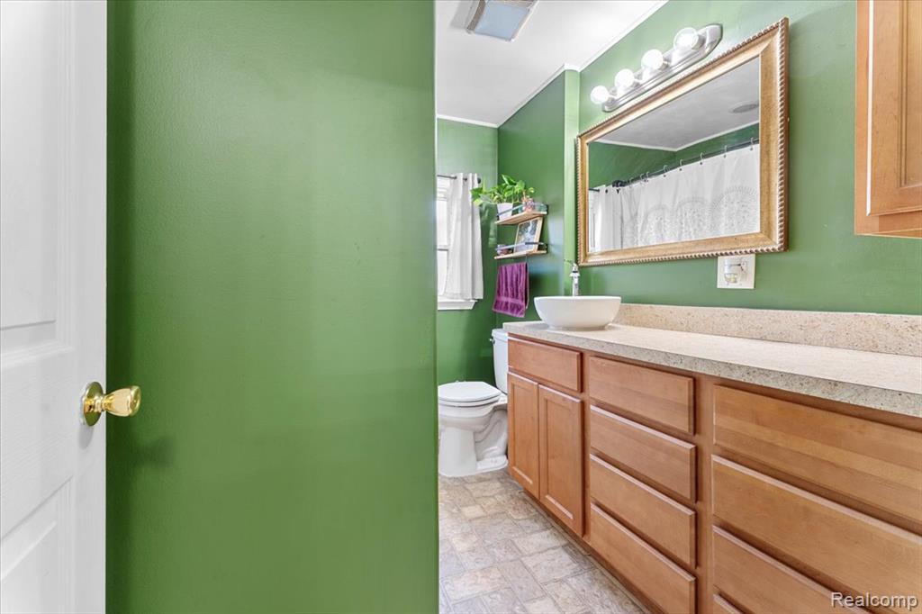 24608 Woodland Drive, Brownstown, MI 48134 — Photo 15