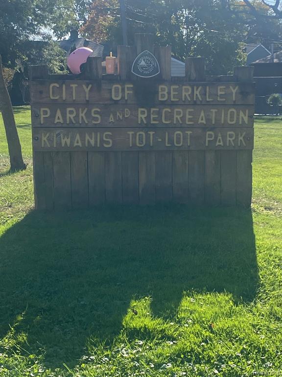 800 CAMBRIDGE Road, Berkley, MI 48072 — Photo 33