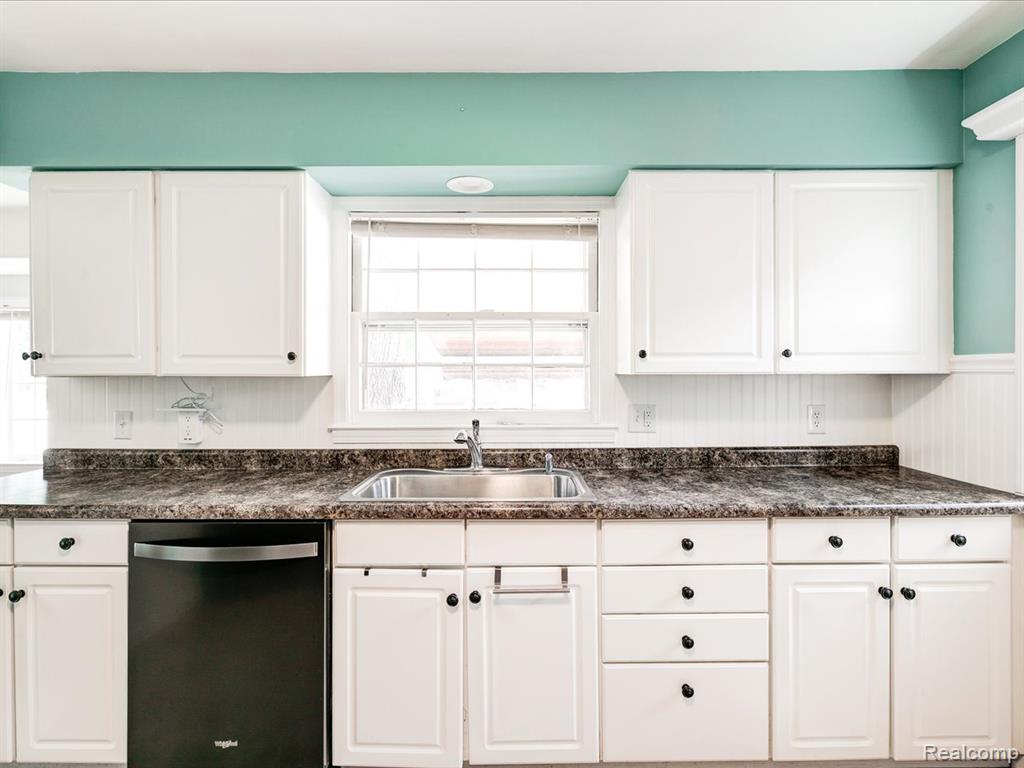 802 Edison Boulevard, Port Huron, MI 48060 — Photo 12