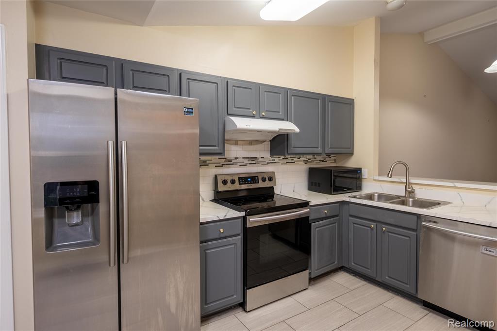 41063 Millbrook Drive, Sterling Heights, MI 48314 — Photo 11