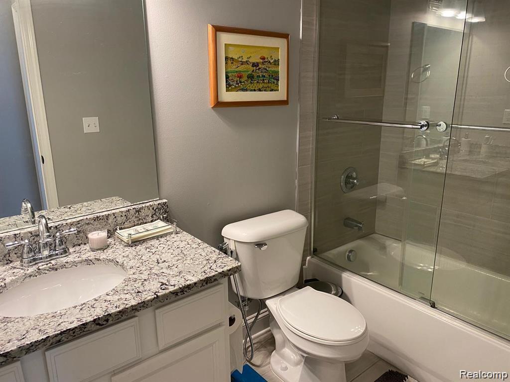 7105 FARMINGDALE Lane, Walled Lake, MI 48390 — Photo 4