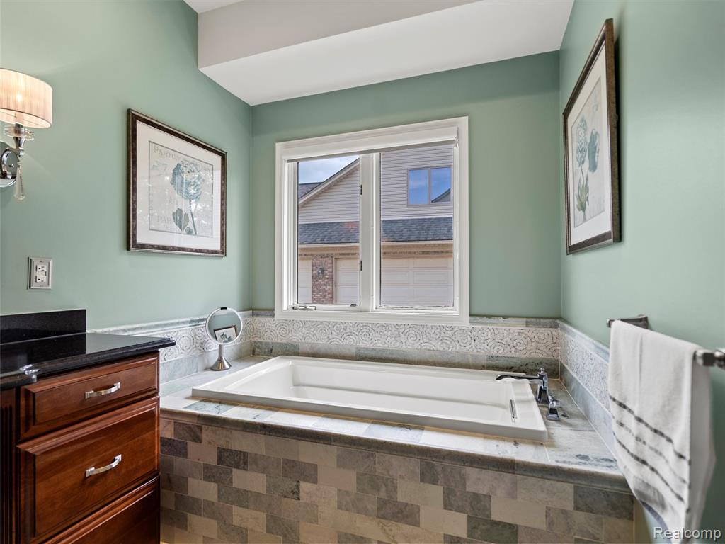 47215 Robins Nest Drive, Utica, MI 48315 — Photo 34