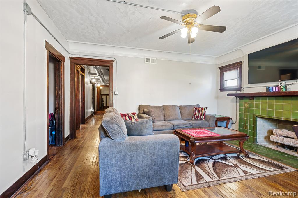 100 Chandler Street, Detroit, MI 48202 — Photo 13