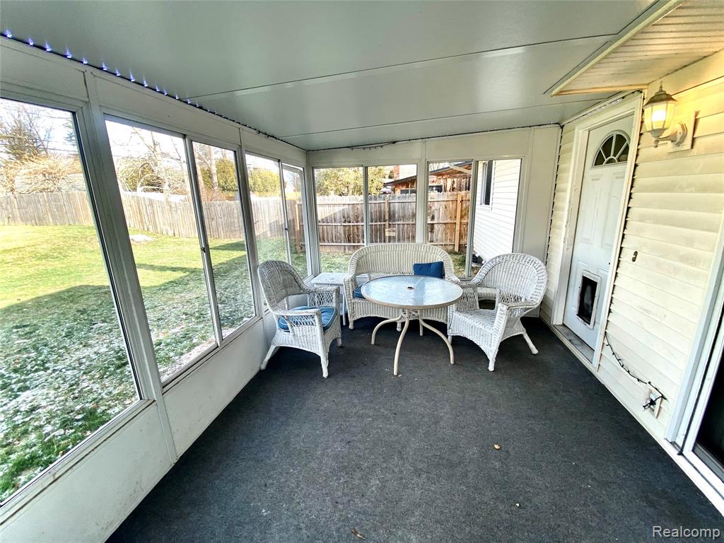 8474 Chesterfield Drive, Swartz Creek, MI 48473 — Photo 9