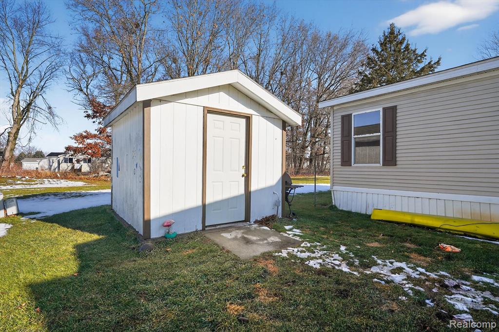 3612 Hawthorne St, Clarkston, MI 48348 — Photo 30