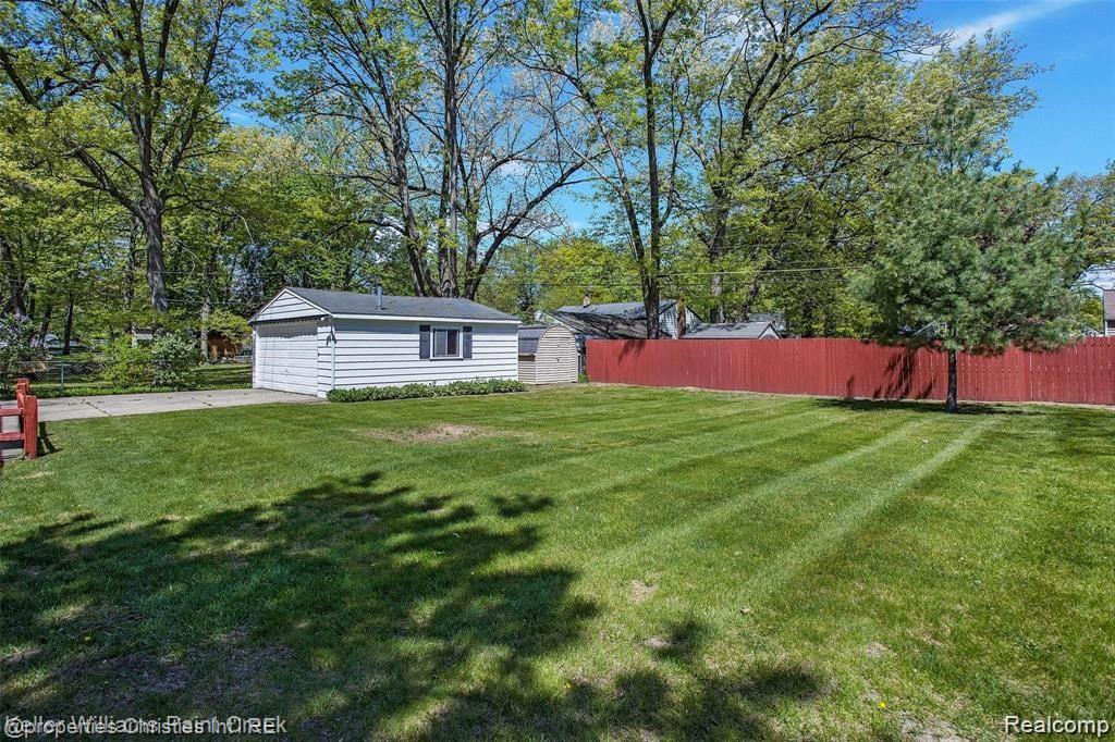 5710 OPALINE Drive, Waterford, MI 48327 — Photo 34