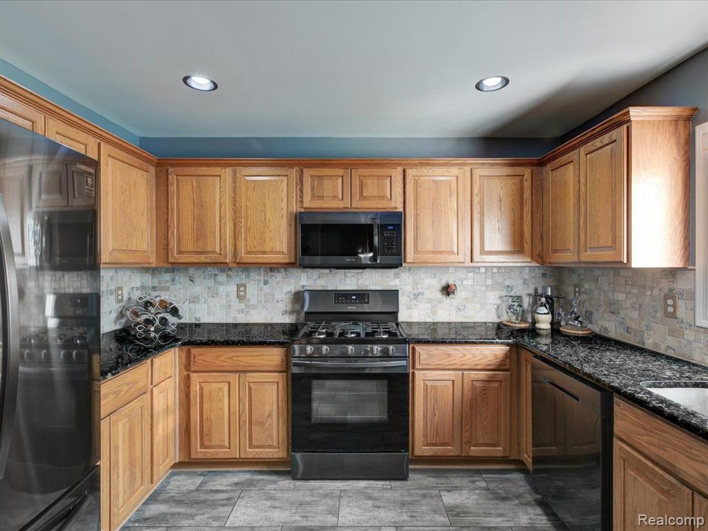 49275 SANTA ANITA Drive W, Chesterfield, MI 48047 — Photo 29