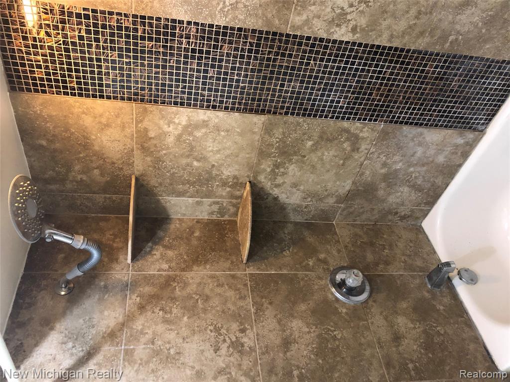 8755 GEORGE F BUNKER, Sterling Heights, MI 48313 — Photo 17