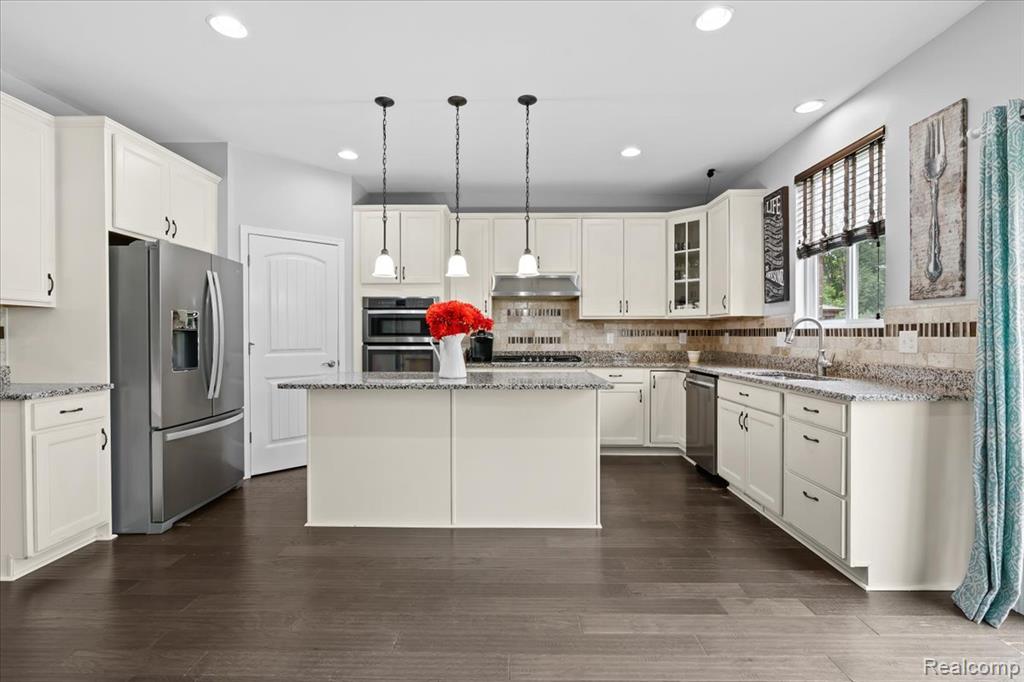 49645 Hartwick Drive, Novi, MI — Photo 15