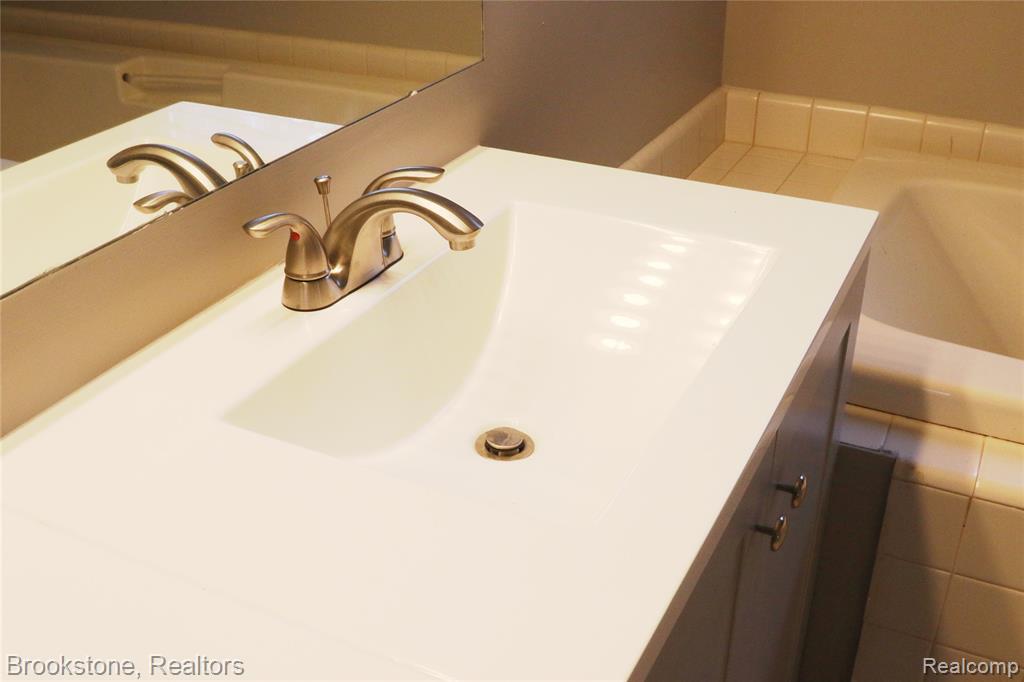 5624 Northcrest Crossing, Clarkston, MI — Photo 19