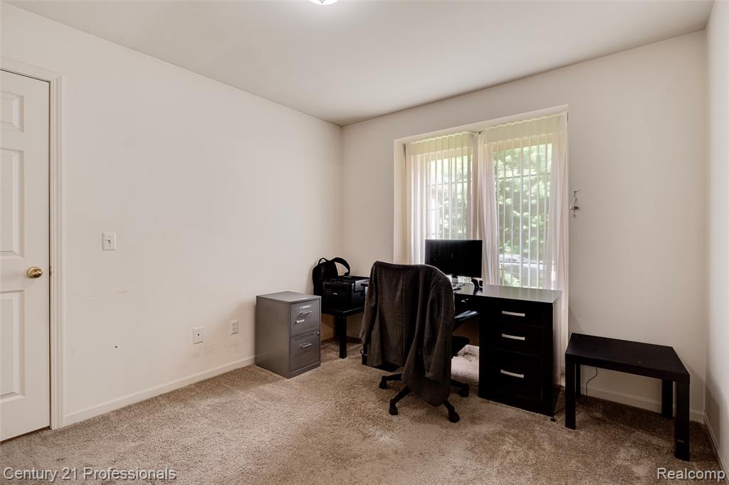 5958 Lochmore Drive, Commerce Twp, MI 48382 — Photo 15