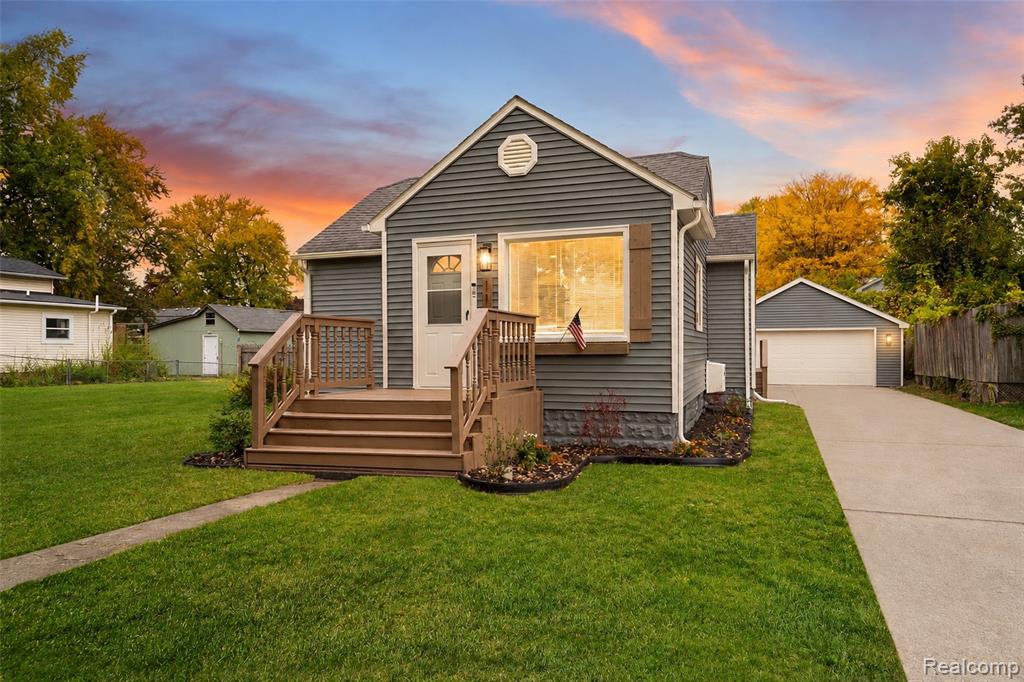 1138 Lakeview Street, Waterford, MI 48328