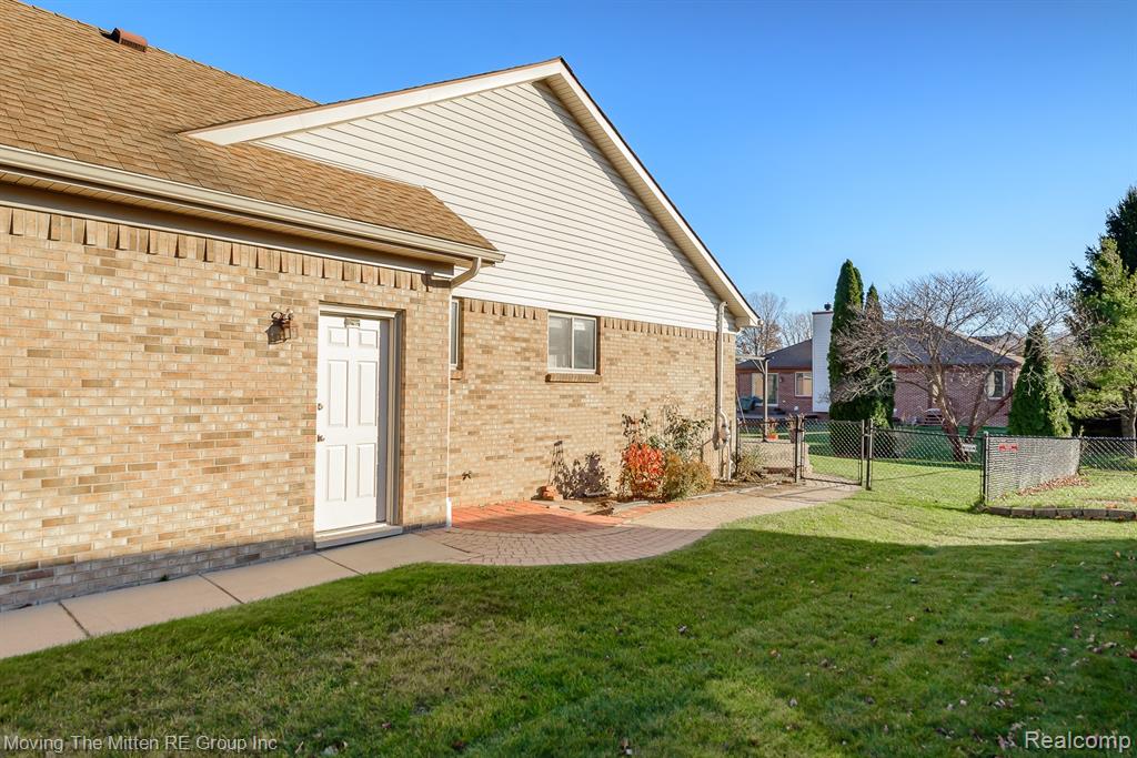 47663 Belmont Drive, Belleville, MI 48111 — Photo 42