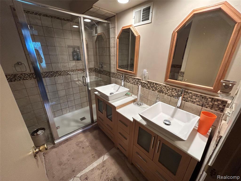8616 Community Boulevard, Warren, MI 48093 — Photo 11