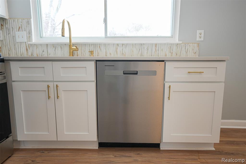 5783 Williamsburg Court, Waterford, MI 48327 — Photo 15