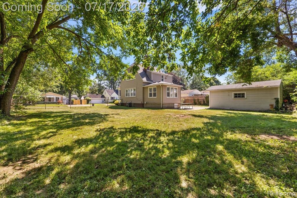 676 W Coy Avenue, Hazel Park, MI 48030 — Photo 22