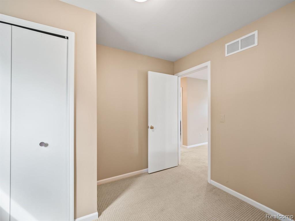 9303 BEECHCREST Street, White Lake, MI — Photo 12