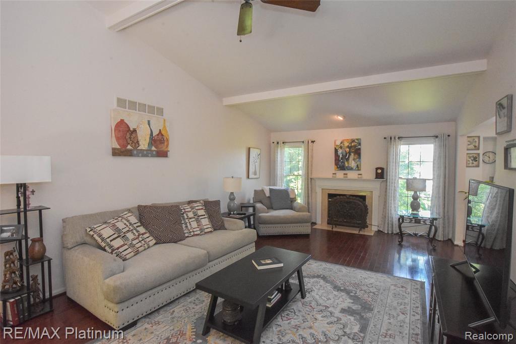 816 Maplewood Court, Brighton, MI 48116 — Photo 12