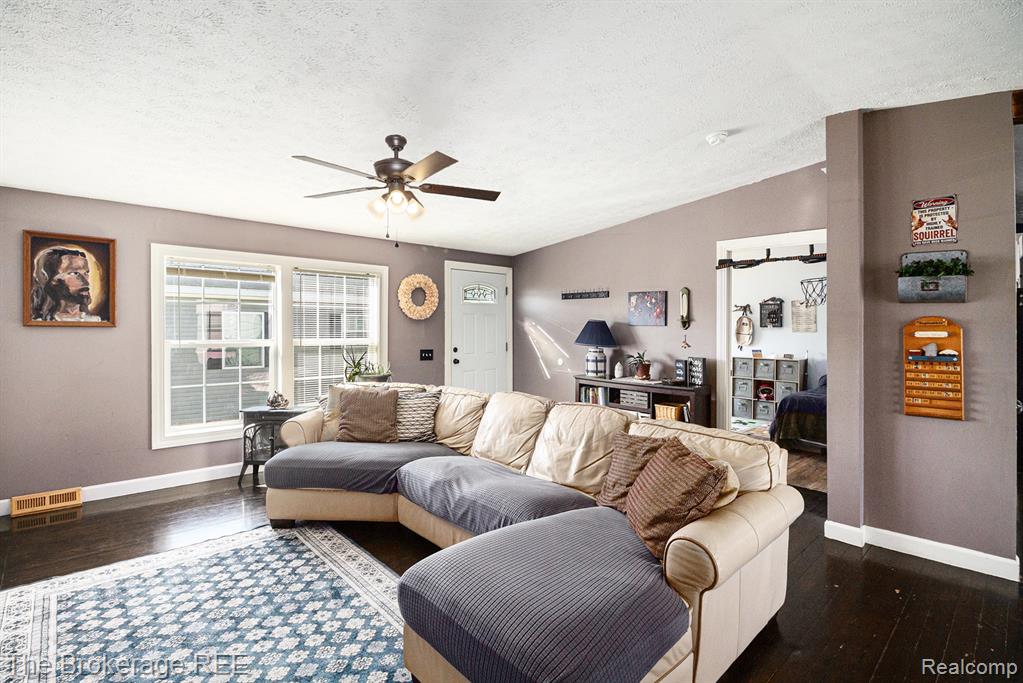 6195 Andora Avenue, Fenton, MI 48430 — Photo 3