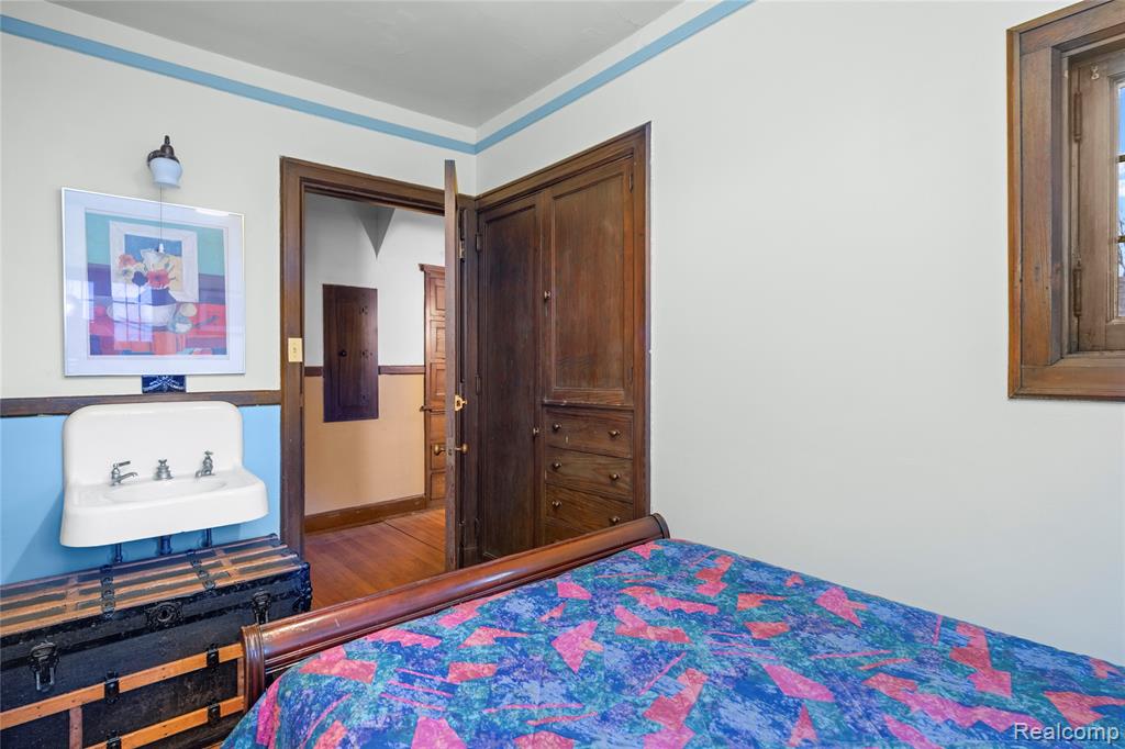2475 Iroquois Street, Detroit, MI 48214 — Photo 70