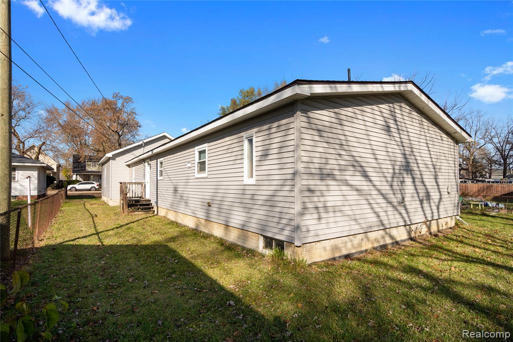 825 Smith Street, Monroe, MI 48161 — Photo 23