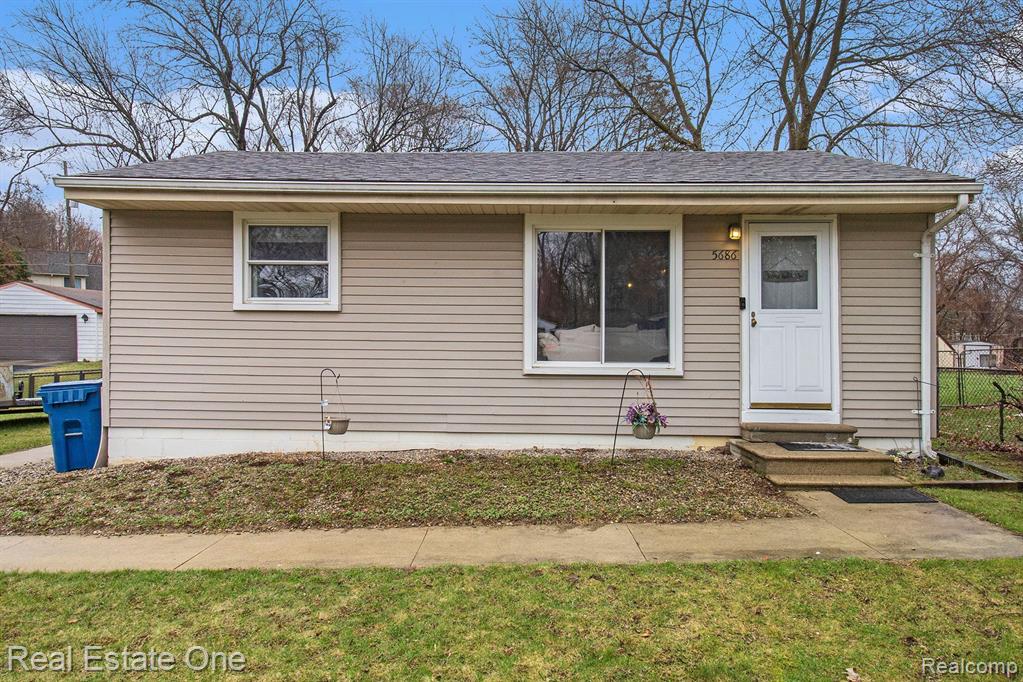 5686 LAKE GROVE Drive, White Lake, MI 48383 — front exterior