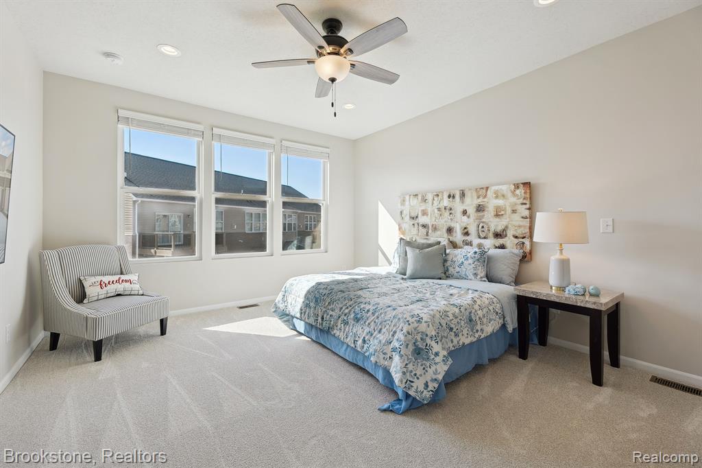 527 HOLMDALE Way, Ann Arbor, MI 48108 — Photo 18