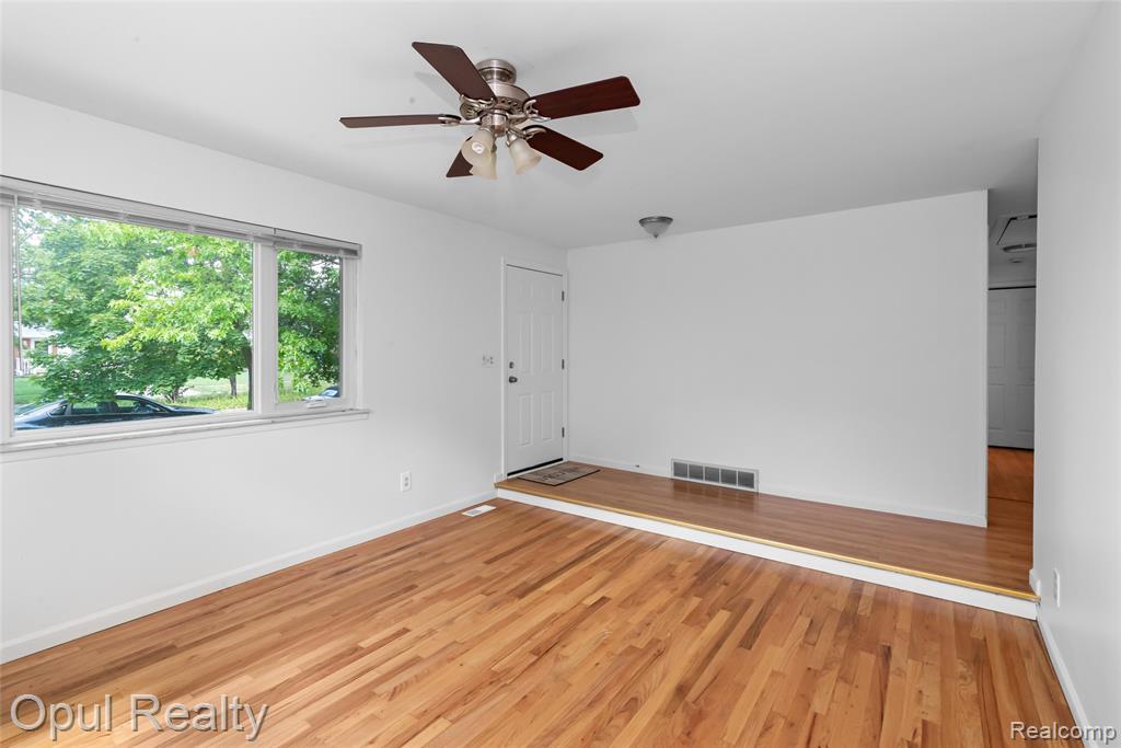 8732 Holly Drive, Canton, MI 48187 — Photo 10