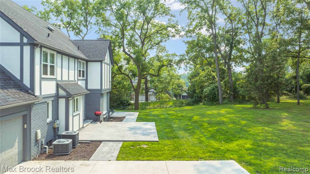 4490 Strathdale Lane, West Bloomfield, MI 48323 — Photo 65
