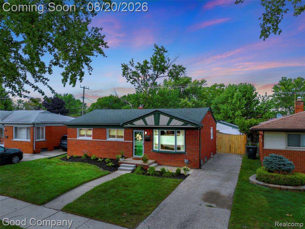 21605 Barton Street, Saint Clair Shores, MI 48081