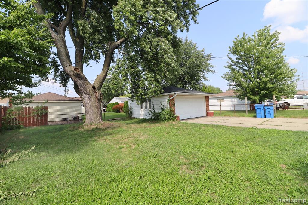 8555 Berwyn, Dearborn Heights, MI 48127 — Photo 5