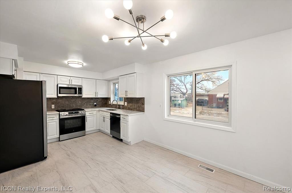 8104 Cloverdale Avenue, Ferndale, MI 48220 — Photo 19