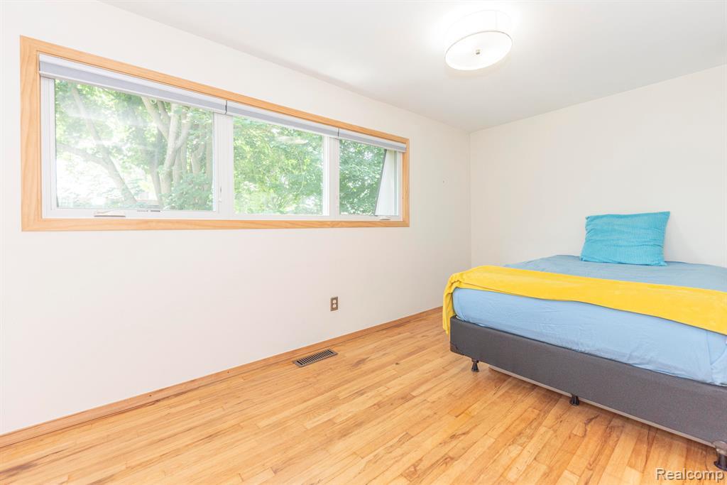 517 Longshore Dr, Ann Arbor, MI 48105 — Photo 22
