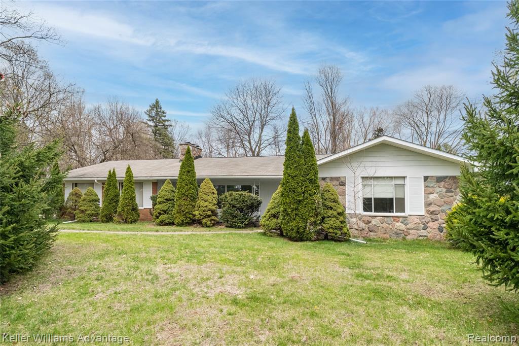 34550 Freedom Road, Farmington, MI 48335 — front exterior