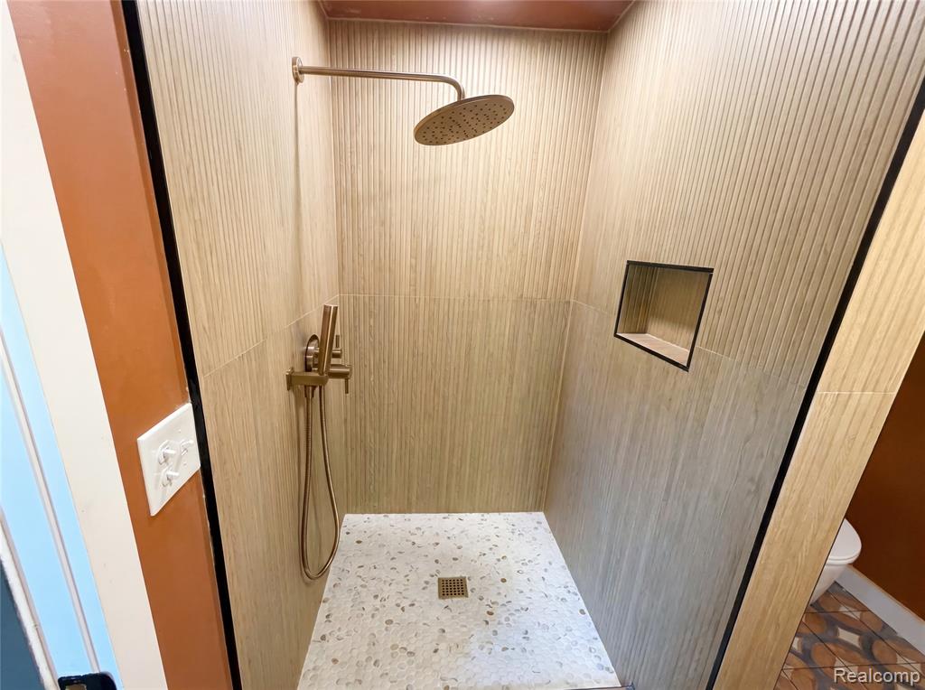 492 Algene Street, Lake Orion, MI 48362 — Photo 13
