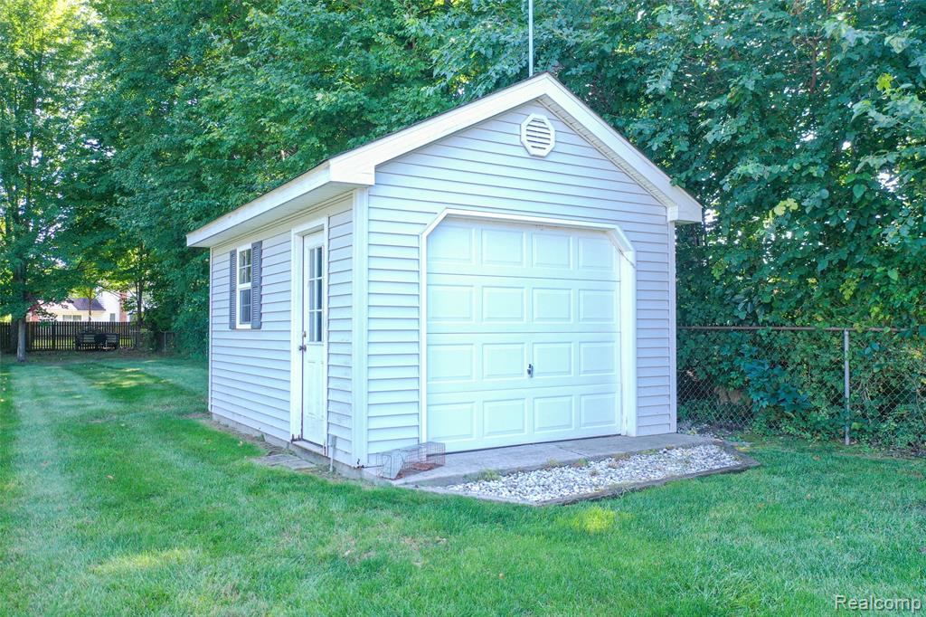 4243 Moulton Drive, Flint, MI 48507 — Photo 13