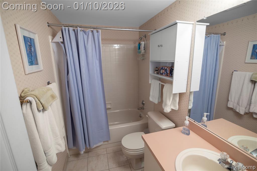 7252 Huntcliff, West Bloomfield, MI — Photo 31
