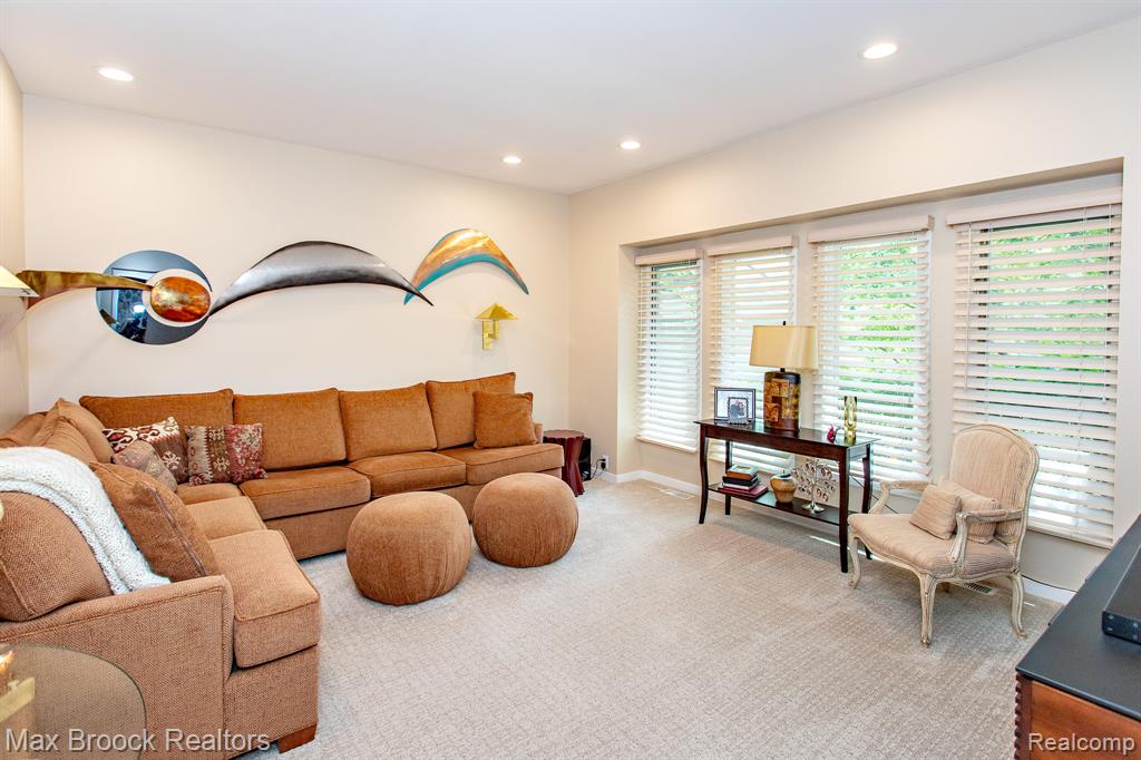 6524 Pleasant Lake Court, West Bloomfield, MI — Photo 6