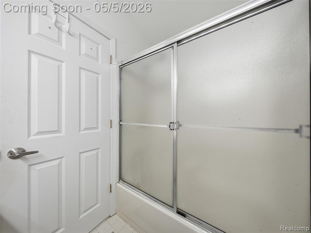 135 W Kenilworth Avenue, Royal Oak, MI 48067 — Photo 17