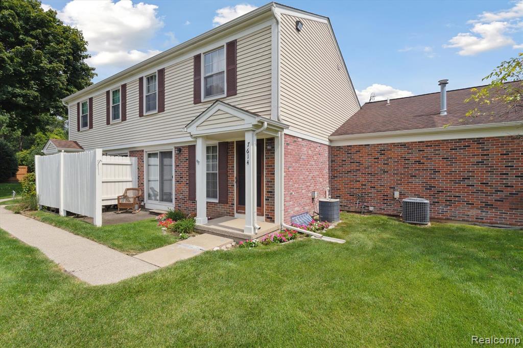 7614 WOODVIEW Drive, 22, Waterford, MI 48327 — Photo 3